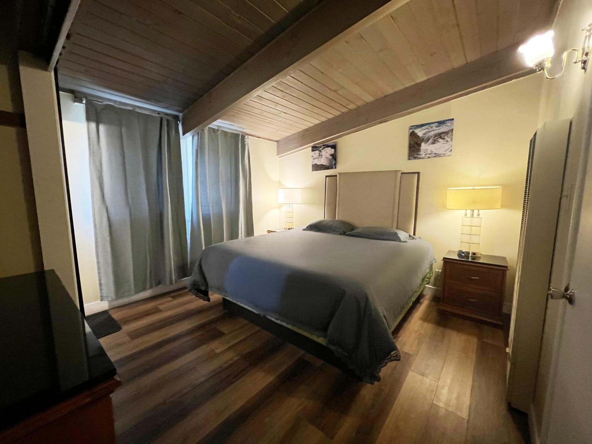 Omeo Big Bear Hotel